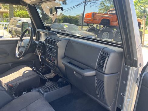 Used 2003 Jeep Wrangler X AWD/4WD image 21
