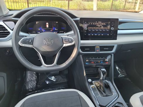 New 2026 Volkswagen Taos SE FWD image 18
