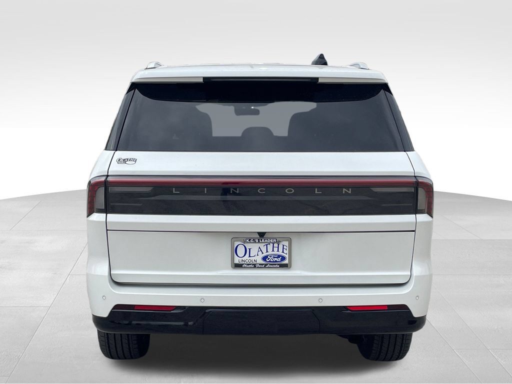 New 2026 Lincoln Navigator Reserve AWD/4WD image 4