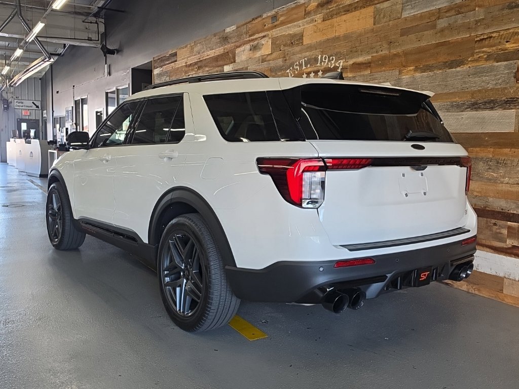 Used 2025 Ford Explorer ST w/ Sun And Sound Package AWD/4WD image 4