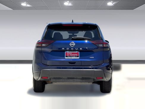 Used 2025 Nissan Rogue SV AWD/4WD image 10