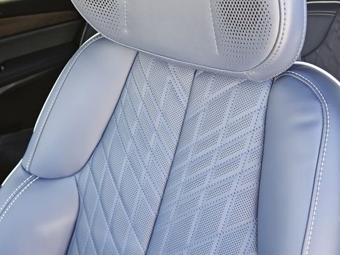 Used 2026 Cadillac Vistiq Premium Luxury image 15