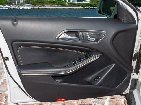 Used 2020 Mercedes-Benz GLA 250 w/ Convenience Package image 11