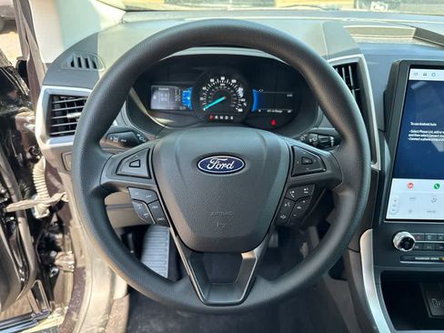 Used 2024 Ford Edge SE image 21