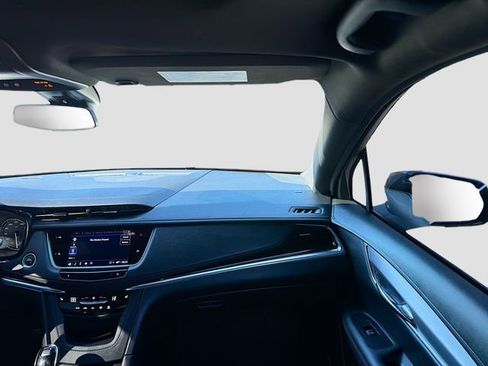 Used 2025 Cadillac XT6 Luxury image 19