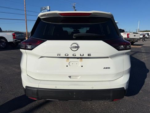 Used 2024 Nissan Rogue S image 4