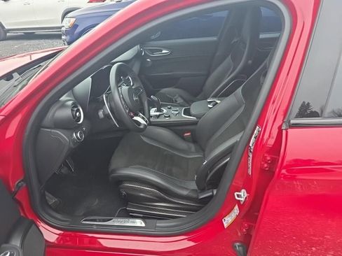 Used 2024 Alfa Romeo Giulia Quadrifoglio image 7