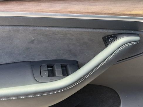 Used 2024 Tesla Model Y 2WD image 17
