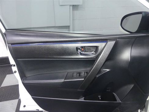 Used 2018 Toyota Corolla SE FWD image 17