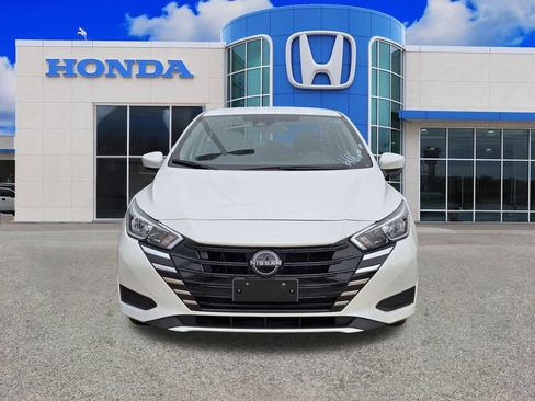 Used 2024 Nissan Versa SV FWD image 2