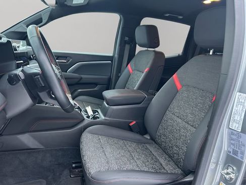 Used 2023 Chevrolet Colorado Z71 image 11