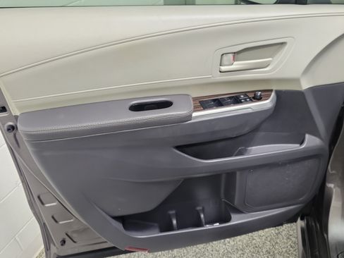Used 2022 Toyota Sienna LE FWD image 19