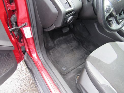 Used 2012 Ford Focus SE FWD image 22