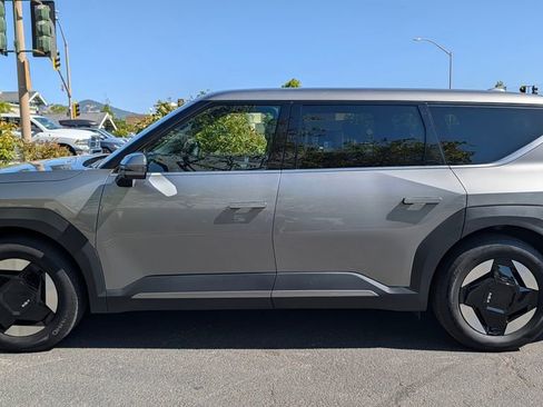 Used 2024 Kia EV9 Light RWD image 5