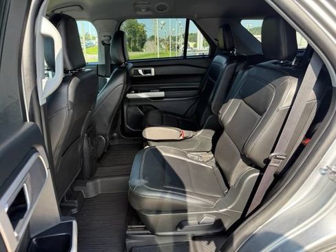 Used 2024 Ford Explorer XLT w/ Equipment Group 202A AWD/4WD image 19