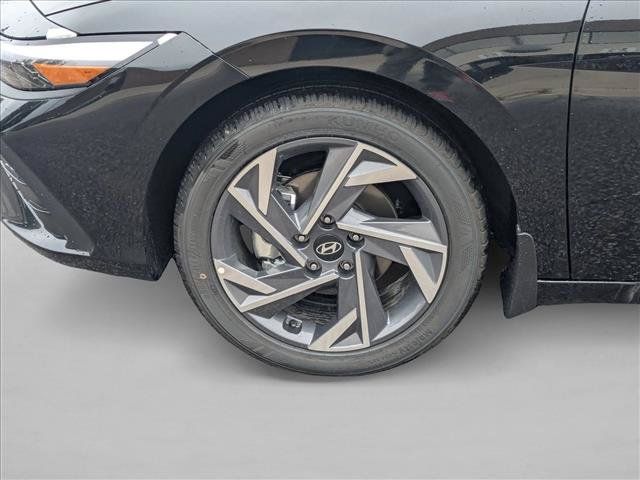 Used 2025 Hyundai Elantra Sport FWD image 10