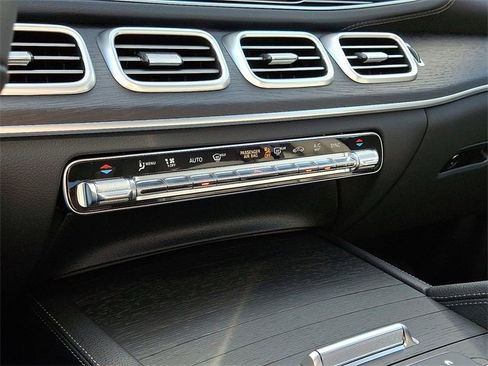Used 2026 Mercedes-Benz GLS 450 4MATIC image 16