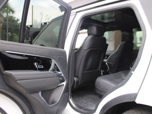 Certified 2023 Land Rover Range Rover SE image 29