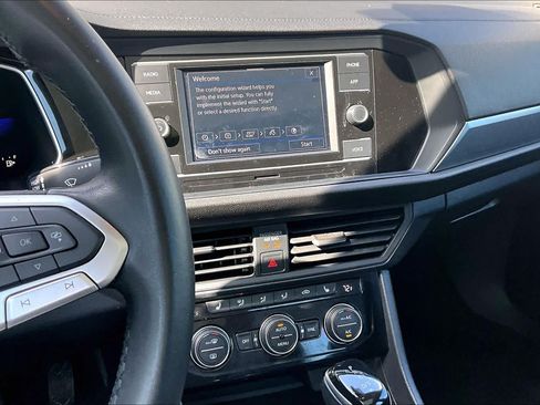 Used 2022 Volkswagen Jetta SE FWD image 6