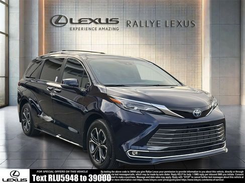 Used 2025 Toyota Sienna Platinum image 1