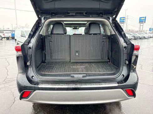 Used 2021 Toyota Highlander Platinum image 25