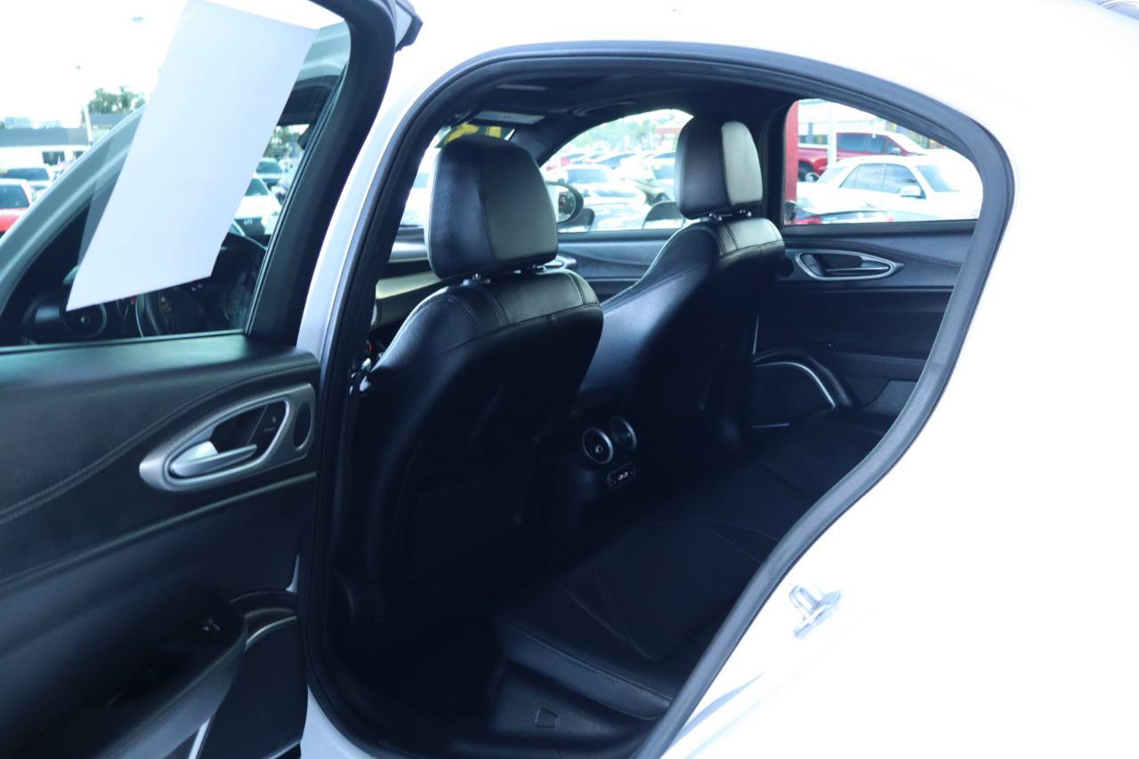 Used 2023 Alfa Romeo Giulia Veloce RWD image 30
