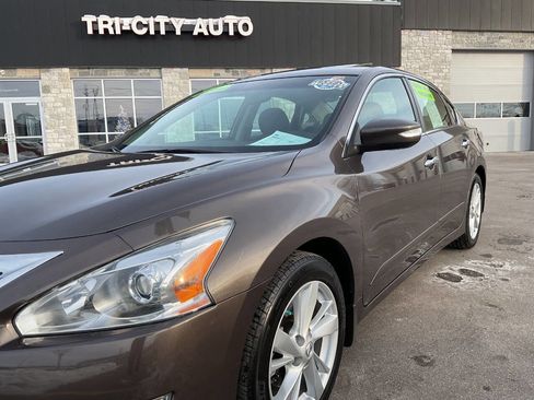 Used 2015 Nissan Altima 2.5 SV w/ Convenience Package image 2