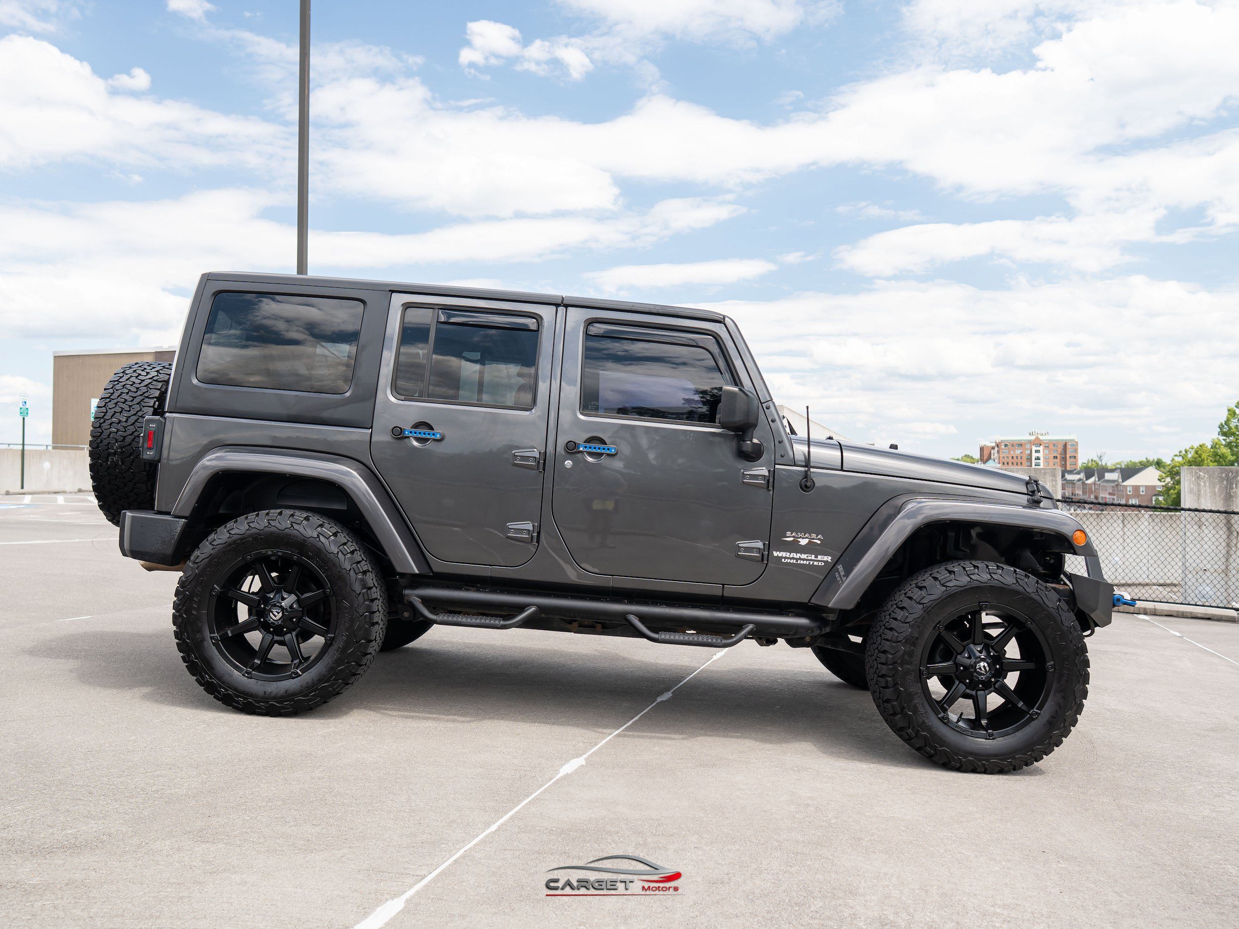 Used 2017 Jeep Wrangler Unlimited Sahara w/ Connectivity Group AWD/4WD image 8