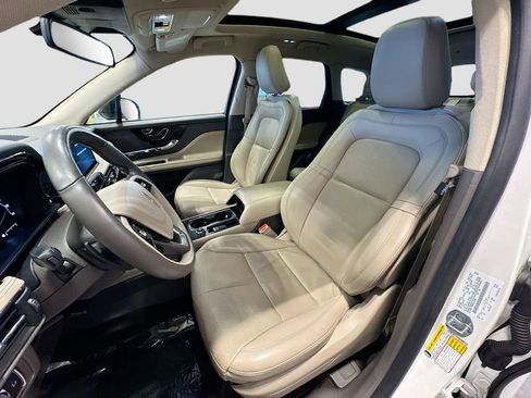 Used 2022 Lincoln Corsair AWD w/ Premium Package image 17