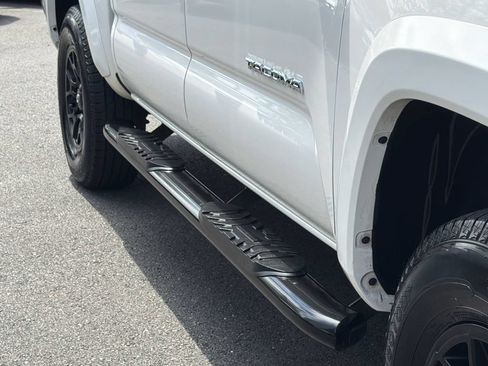Used 2022 Toyota Tacoma SR5 AWD/4WD image 9