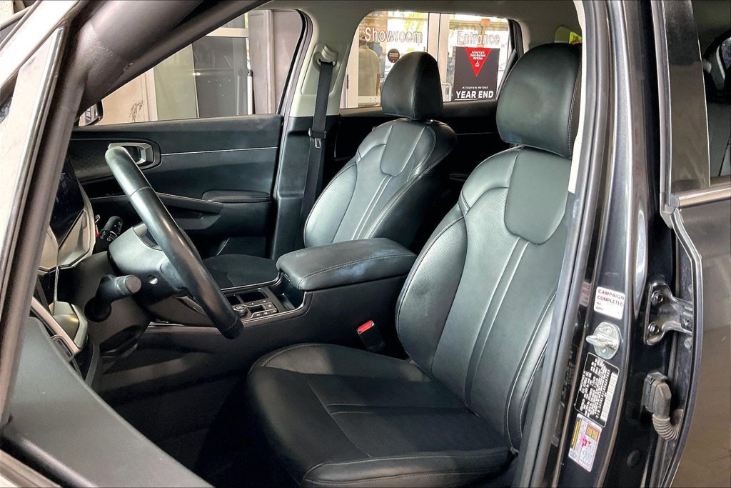 Used 2024 Kia Sorento S FWD image 3