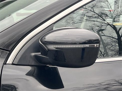 Used 2020 Nissan Rogue Sport SV image 30