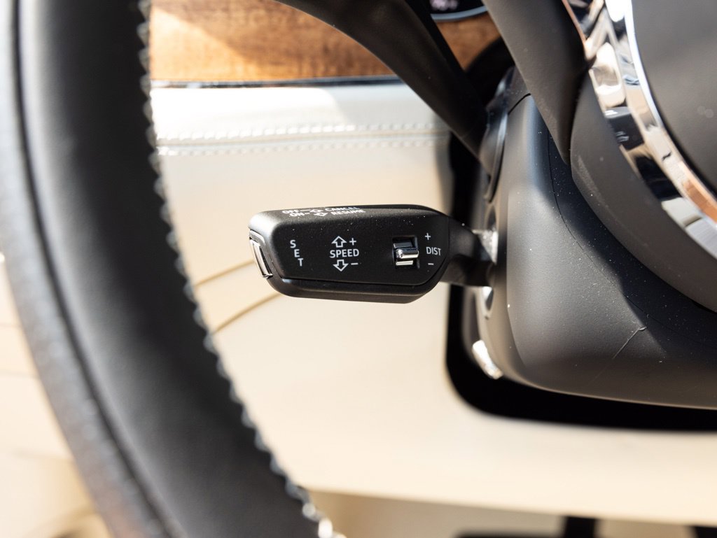 Used 2025 Bentley Bentayga AWD/4WD image 45