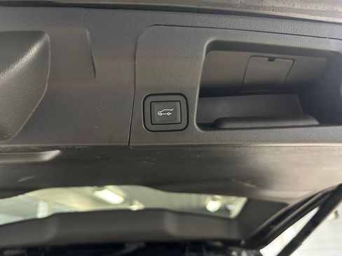 Certified 2023 GMC Acadia SLE w/ Driver Convenience Package image 24