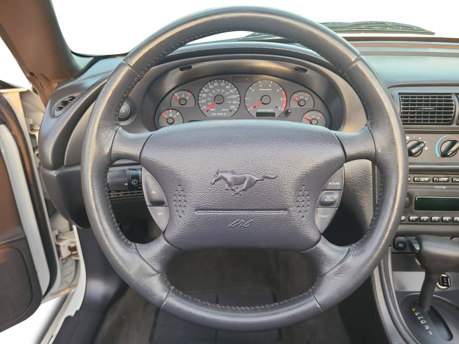 Used 2002 Ford Mustang Convertible RWD image 12