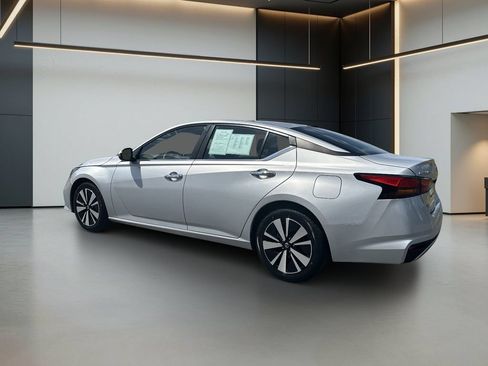 Used 2022 Nissan Altima 2.5 SV FWD image 3