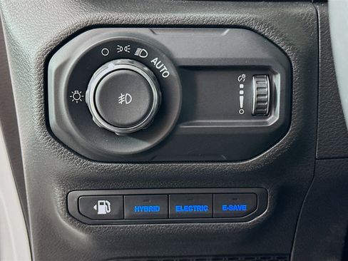 Used 2023 Jeep Wrangler Sahara w/ Cold Weather Group image 16