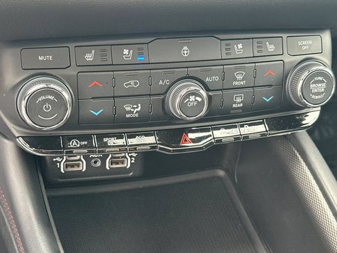Used 2024 Dodge Durango GT RWD image 25