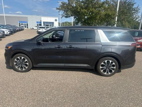Used 2024 Kia Carnival EX FWD image 6