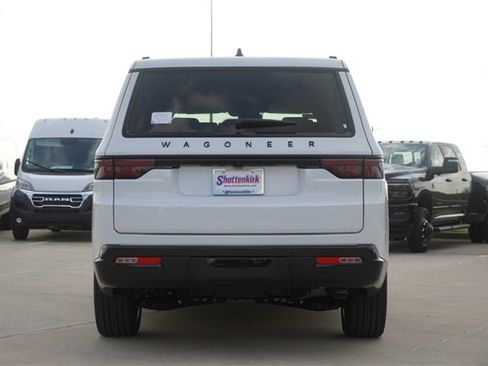 New 2025 Jeep Wagoneer L Series II w/ Premium Group I image 8