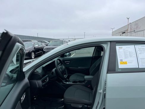 Used 2025 Kia K4 LXS image 27