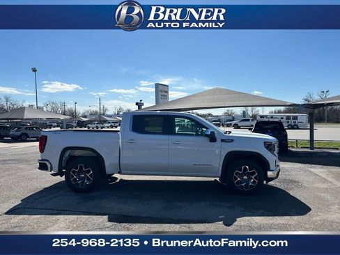 New 2026 GMC Sierra 1500 SLE image 4