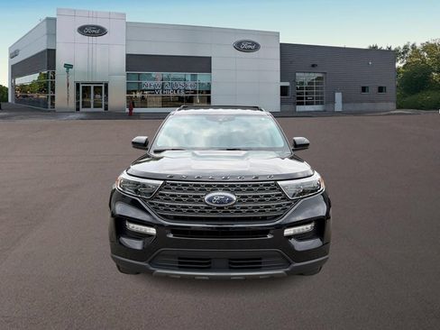 Used 2024 Ford Explorer XLT w/ Equipment Group 202A AWD/4WD image 3