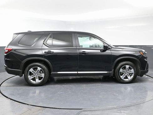 Used 2025 Honda Pilot EX-L image 8