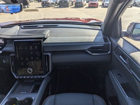 New 2026 GMC Acadia AT4 w/ Luxury Package image 4