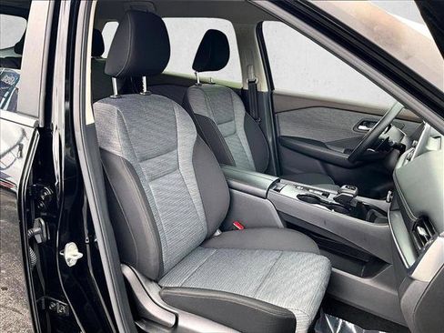 Used 2023 Nissan Rogue SV image 9