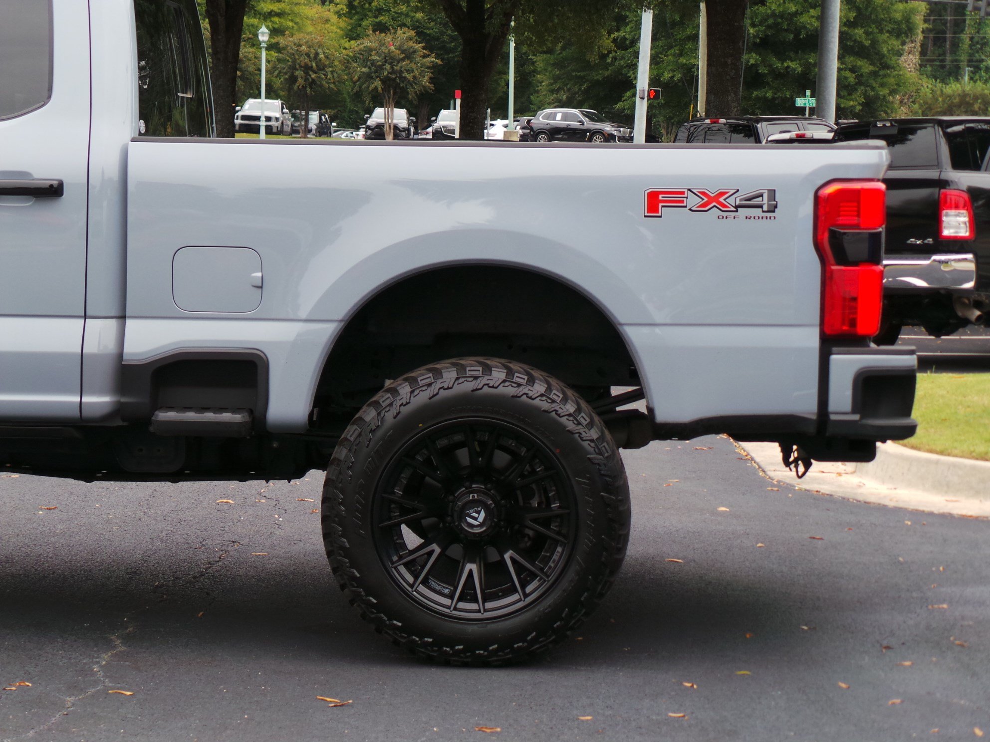 Used 2024 Ford F250 Platinum w/ FX4 Off-Road Package AWD/4WD image 29