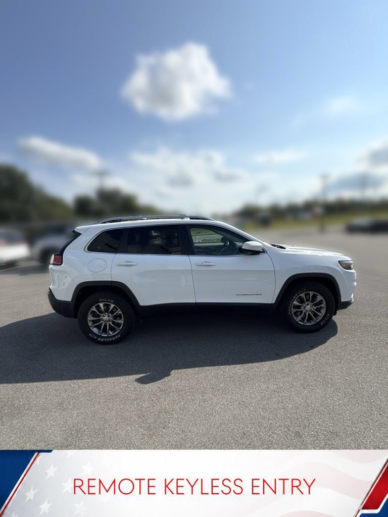 Used 2019 Jeep Cherokee Latitude Plus AWD/4WD image 4