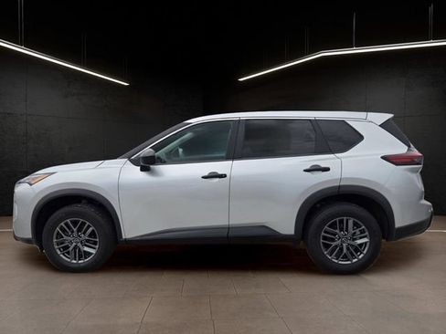 Used 2024 Nissan Rogue S FWD image 4