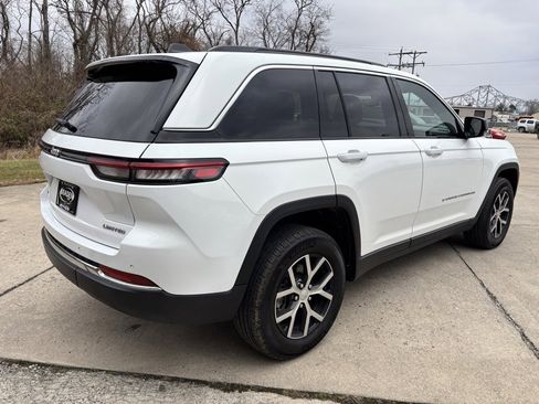 Used 2024 Jeep Grand Cherokee Limited image 7